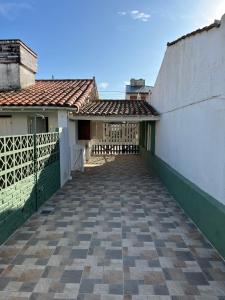 Junto Al Mar Y Centro De Santa Clara, Dos Casas