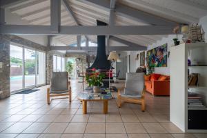 Maisons de vacances Maison de Vacances, Piscine et Spa : Maison 6 Chambres