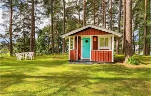 Beautiful Home In Ljungby - 永比