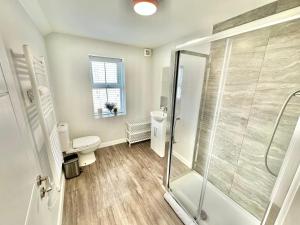 Cozy Downtown Retreat - Central Apartment with Short Walk to Beach