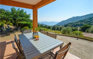 Maisons de vacances Nice Home In Casalabriva With Wifi : photos des chambres