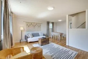 Cleveland Home with Fenced Yard about 10 Mi to Downtown! - ميدلبيرغ هايتس