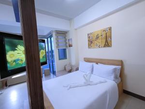 Near Terminal 3 Two Palmtree Villas- Walking distance only (JJRMK)