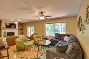 Serene Seneca Retreat with Deck about 4 Mi to Clemson! - 塞尼卡