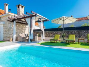 Holiday home Marcela with pool