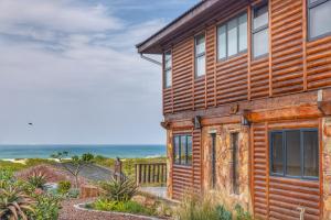 Upmarket, Spacious and Stunning Sea Views