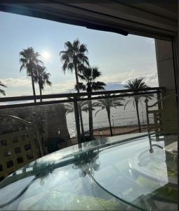 Vue mer et remparts. Entre vieille ville et plages