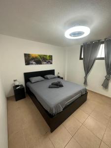Alexander Home, Los Cristianos