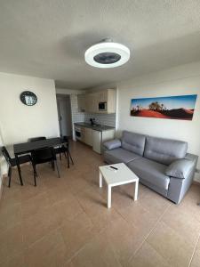 Alexander Home, Los Cristianos