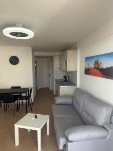 Alexander Home, Los Cristianos