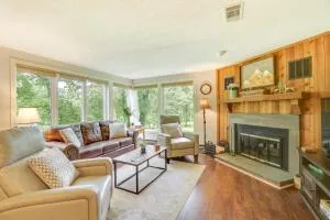 Wintergreen Resort Vacation Rental with Balcony! - Lyndhurst
