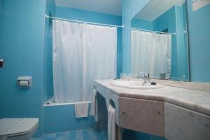 Superior Family Room with lounge room in Hotel Caribe