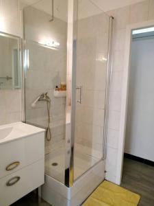 Appartements Proche Centre, Stationnement, Tram a 1 min, Clim : photos des chambres