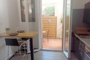 Appartements Proche Centre, Stationnement, Tram a 1 min, Clim : photos des chambres