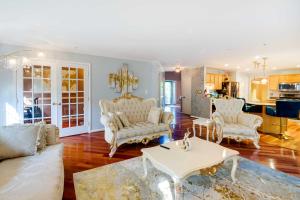 Elegant Fort Washington Home Near National Harbor!