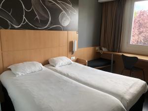 Hotels ibis Clermont Ferrand Nord Riom : Chambre Double Standard avec Canapé-Lit