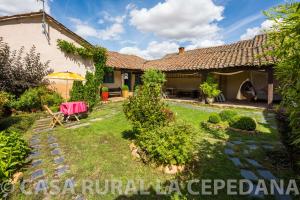 La Cepedana- Casa rural con jardín privado