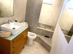 Maisons de vacances Grande maison, 5 chambres, piscine a 5 min d'Arles : photos des chambres