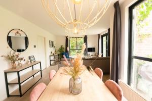 Goldenescape 6P Vrijstaand Huis met royale tuin en Hottub