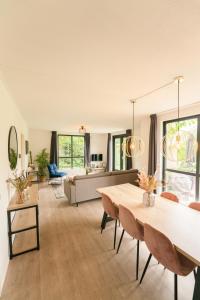 Goldenescape 6P Vrijstaand Huis met royale tuin en Hottub