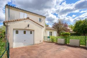 Villas maison moderne bien equipee au calme avec jardins : photos des chambres