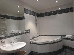 Double Room room in Turmhotel Weserblick Bremen