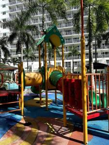 Shell res nr MOA 2BR free parking