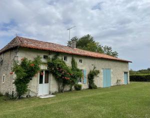 Sejours a la campagne charme de l'ancien au coeur de la vallee sud charentaise : photos des chambres