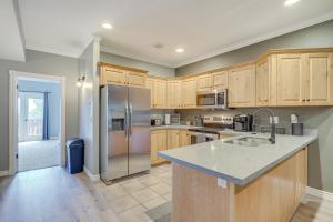 Luxe Midway Condo w Golf Course & Mountain Views!