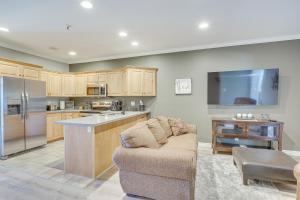 Luxe Midway Condo w Golf Course & Mountain Views!