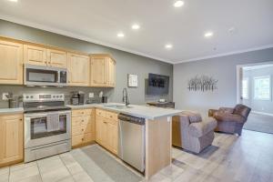 Luxe Midway Condo w Golf Course & Mountain Views!