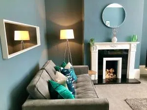 High Barnes 3 Bed House with Parking, Sleeps 7, Quiet Location - Silksworth