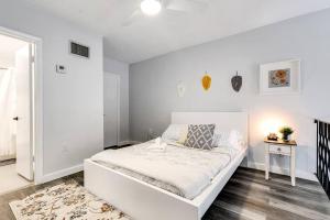 Airport Loft 1b full kitchen Virg 10