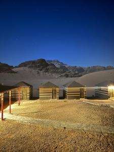 Full moon camp