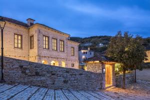Monopatia Resort