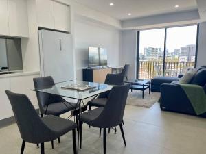 Cosy Stays 1 Bedroom Apartment Rosebery Parking & Balcony Sydney Escape