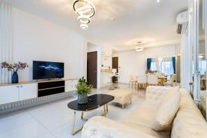 Saigon Royal Apartment 3 bedrooms 4 beds for 30 nights stay above