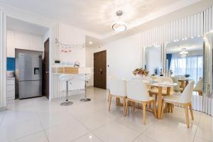 Saigon Royal Apartment 3 bedrooms 4 beds for 30 nights stay above