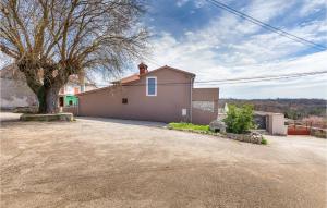 Amazing Home In Marcana With Jacuzzi