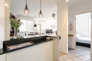 Apartamento 3 quartos +2 garagens+2 banheiros a 40m da Praia dos Inglesesflorianopolis
