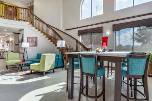 Best Western Plus Victoria Inn & Suites