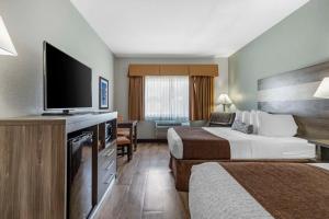 Queen Room with Two Queen Beds - Non-Smoking/Disability Access room in Best Western PLUS Victoria Inn & Suites
