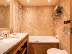 Appartement 112m² Courchevel 1850, centre, proche pistes, 3 chambres, balnéo, hammam, WIFI - FR-1-631-165