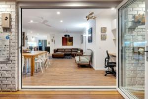 Tranquil 3 bed getaway in Currumbin Pool and Spa!