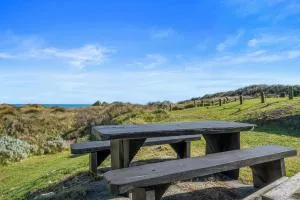 Beachfront Favourite - Foxton Beach Holiday Home - Foxton