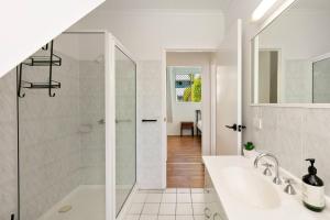 Tropical Cove at Trinity Beach with Lagoon Pool