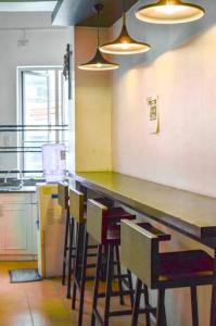 JP Santiago Studio Makati J207