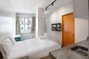 JP Santiago Studio Makati J307