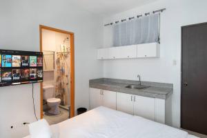 JP Santiago Studio Makati J307