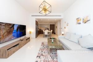 Brand New 2BR Apt with Palm Views and Private Beach